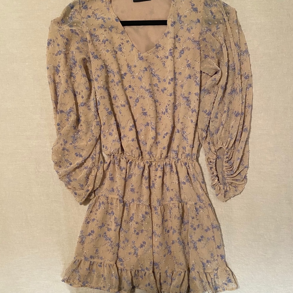 Floral dress with balloon sleeves